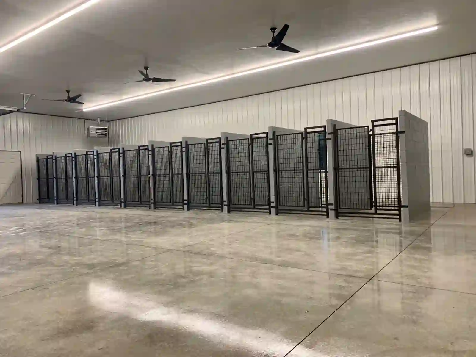 Commercial kennel panels
