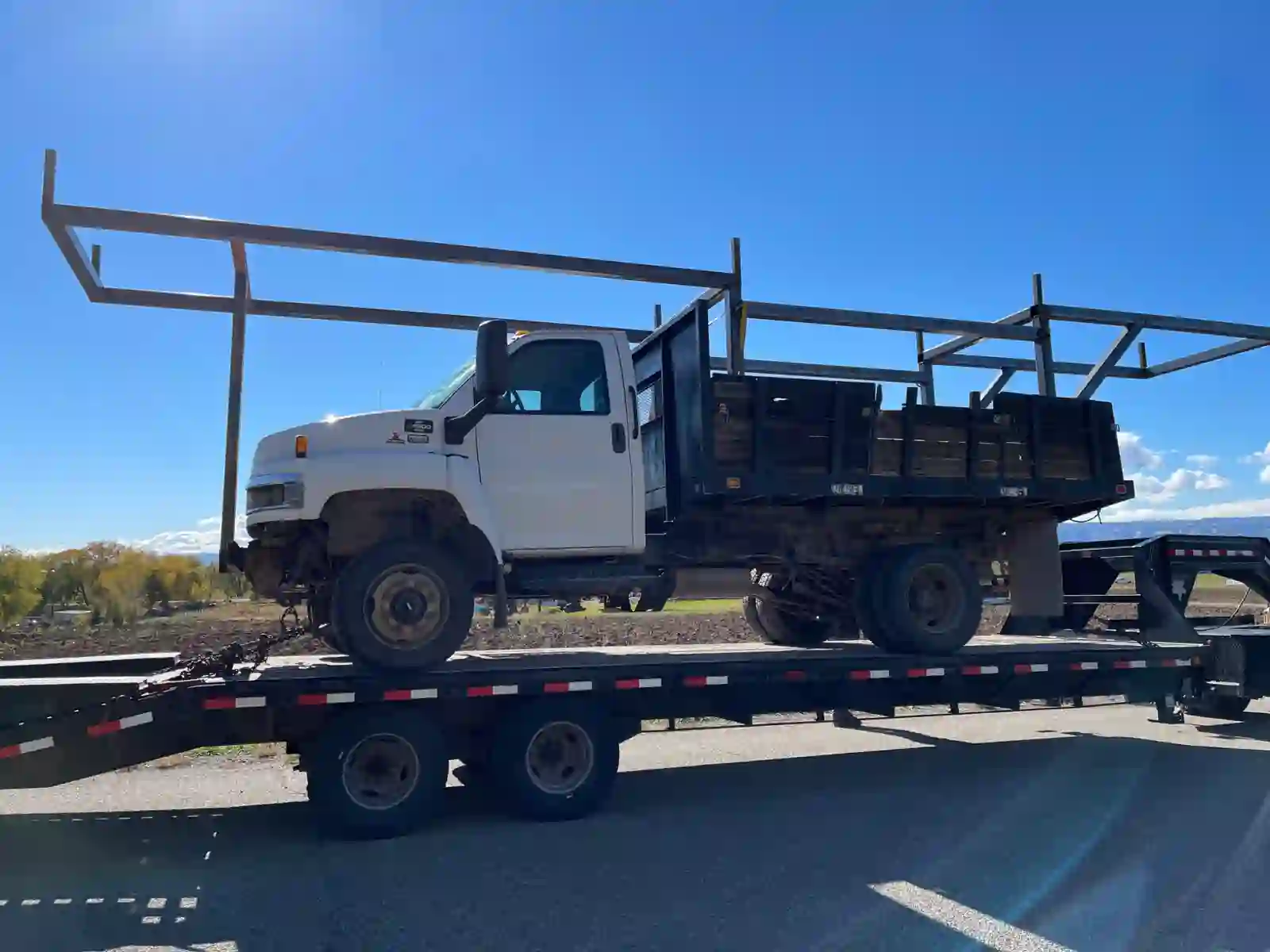 Heavy-duty pipe rack on work truck